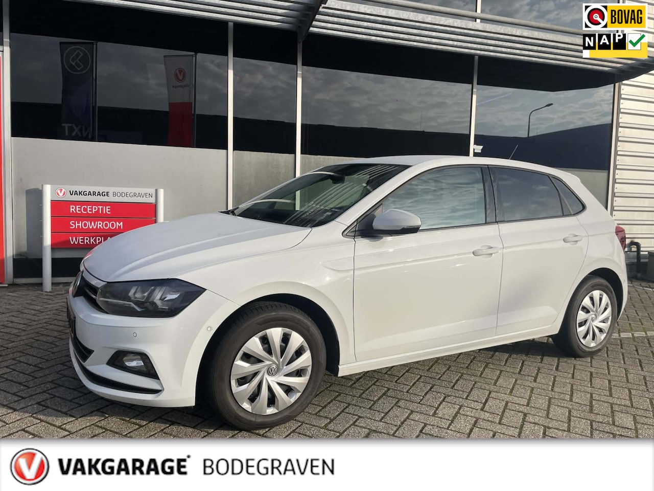 Volkswagen Polo - 1.0 TSI Comfortline / navigatie / parkeerhulp / CarPlay - AutoWereld.nl