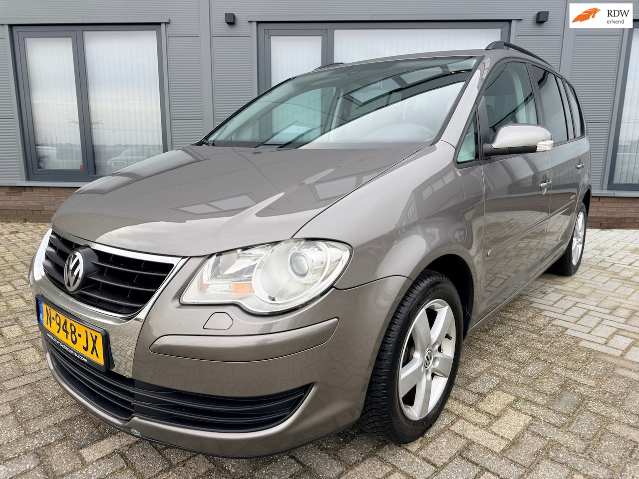 Volkswagen Touran - 1.6|Benzine|Airco|Stoelverwarming|Cruise control|MF stuur|APK| - AutoWereld.nl