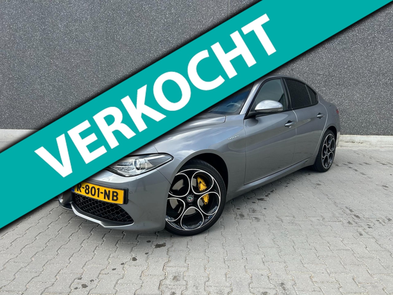 Alfa Romeo Giulia - 2.0 T AWD Veloce 280pk | HARMAN KARDON | CARPLAY | A.CAMERA | NAVI | BLUETOOTH | APK T/M 1 - AutoWereld.nl