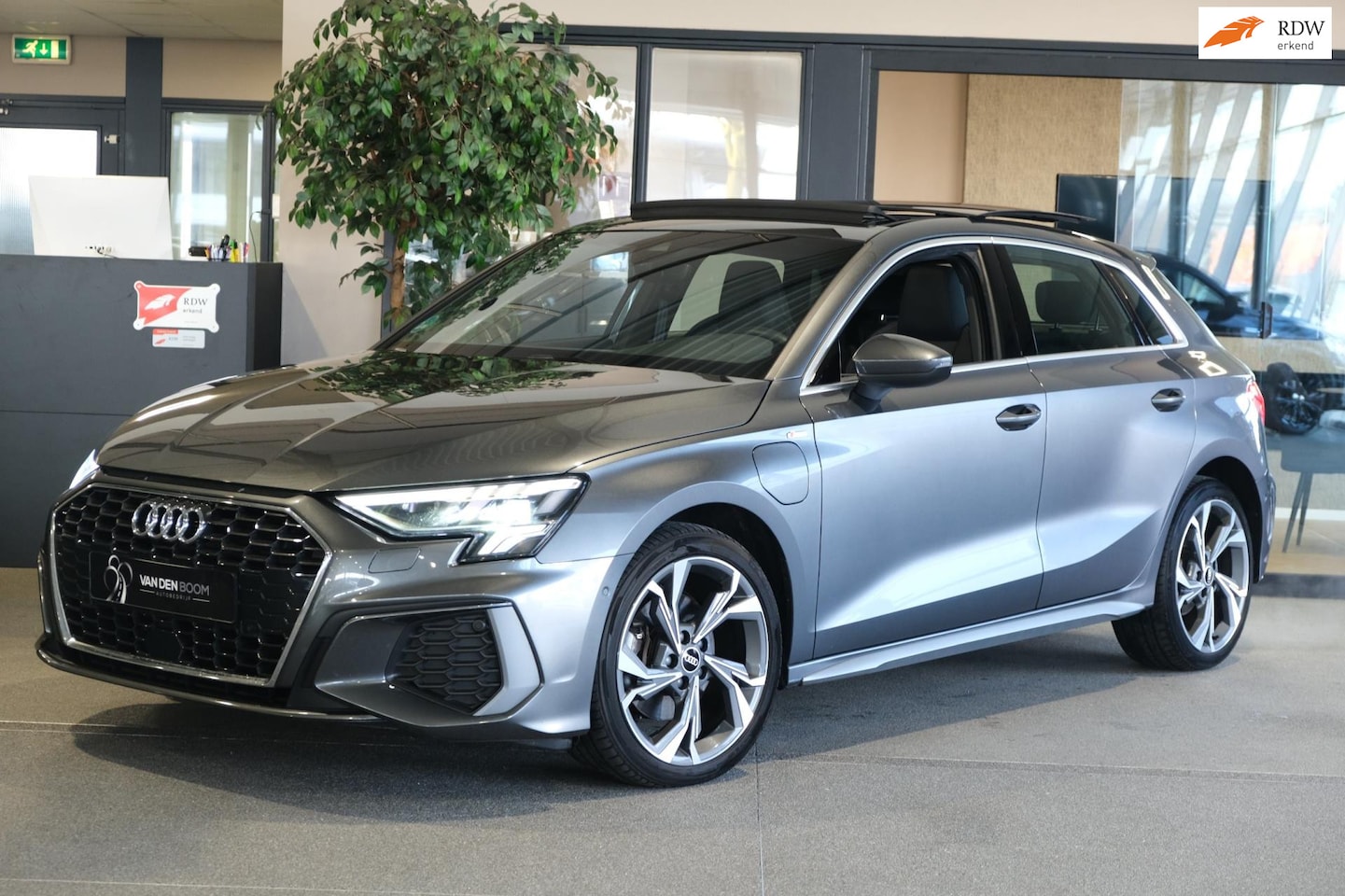 Audi A3 Sportback - 40 TFSI e 204 PK S-Line Pano Leder Navi Virtual Led Pdc Acc - AutoWereld.nl