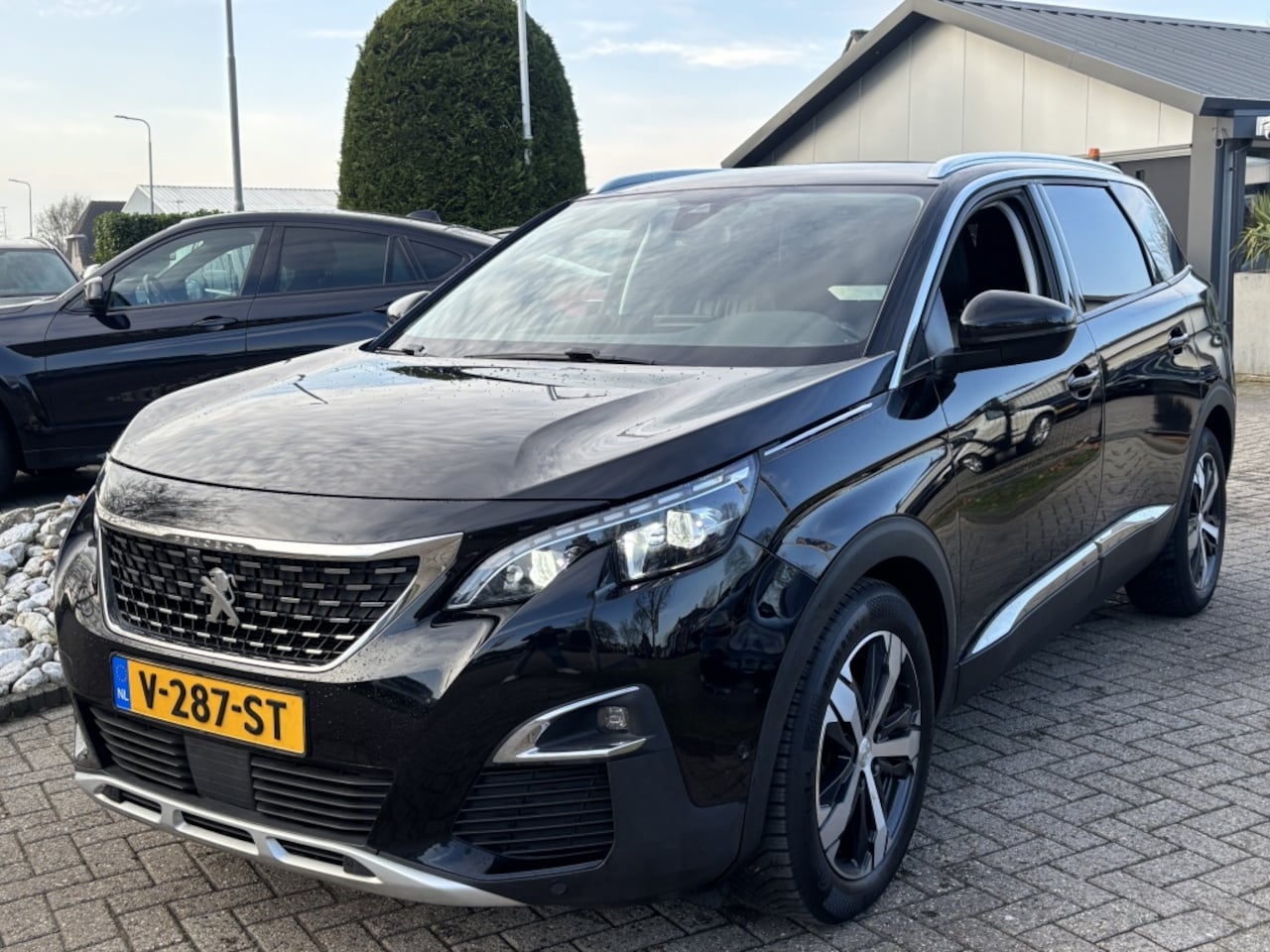 Peugeot 5008 - 2.0 HDI 2017 Grijs Kenteken 2017 Trekhaak - AutoWereld.nl