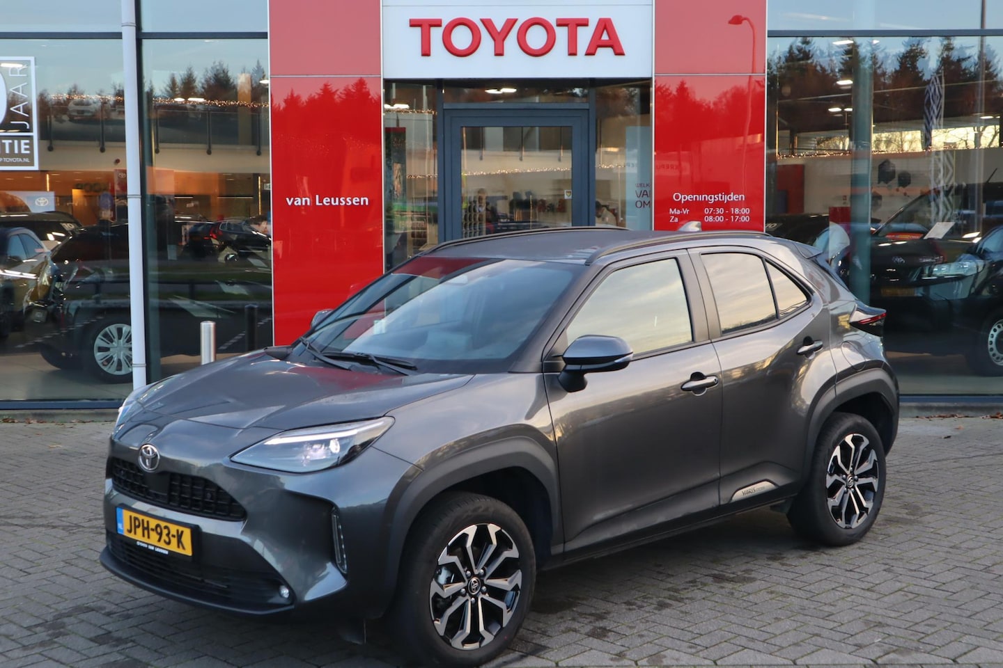 Toyota Yaris Cross - 1.5 Hybrid 115 First Edition STOEL/STUUR/VOORRUITVERWARM. P-SENSOREN KEYLESS ANDROID/APPLE - AutoWereld.nl