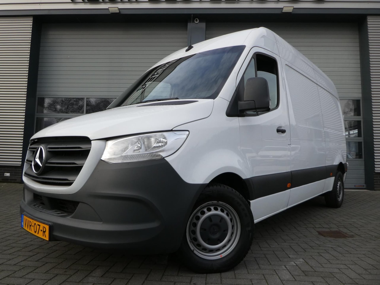 Mercedes-Benz Sprinter - 215 CDI L2H2 airco, navigatie ,trekhaak ,3 zits - AutoWereld.nl