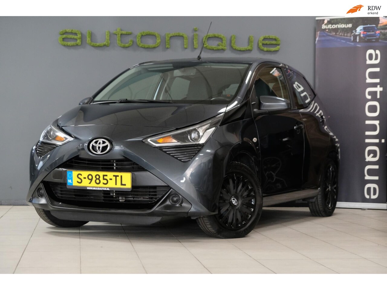 Toyota Aygo - 1.0 VVT-i *Achteruitrijcamera* 85dkm APK 01-2027 Airco/Cruise - AutoWereld.nl