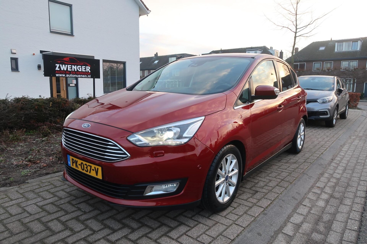 Ford C-Max - 1.5 Titanium NAVIGATIE|TREKHAAK|CAMERA|KEYLESS|XENON|CARPLAY|DEALER ONDERHOUDEN - AutoWereld.nl