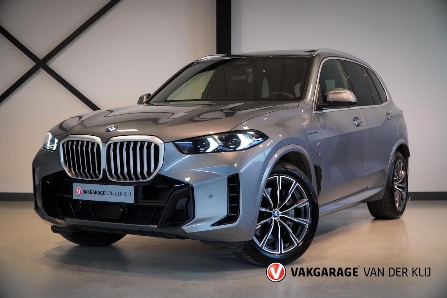 BMW X5 - XDrive50e M-Sport | Panorama | Trekhaak | Comfort Zetels | Stoelverwarming | Adapt. LED | - AutoWereld.nl