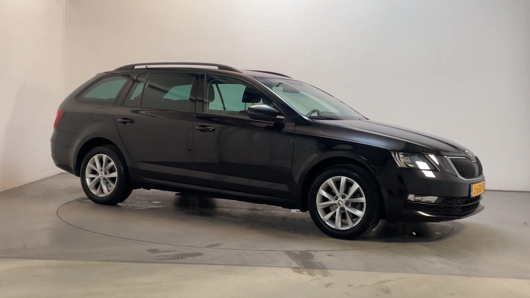 Skoda Octavia Combi - 1.0 TSI Greentech Business Navigatie Stoelverwarming Parkeersensoren DAB+ App-Connect - AutoWereld.nl