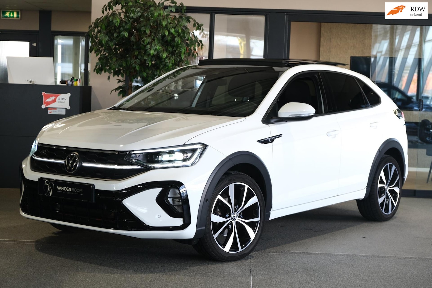 Volkswagen Taigo - 1.0 TSI R-Line DSG Pano Navi Virtual Led Acc Pdc Cam - AutoWereld.nl