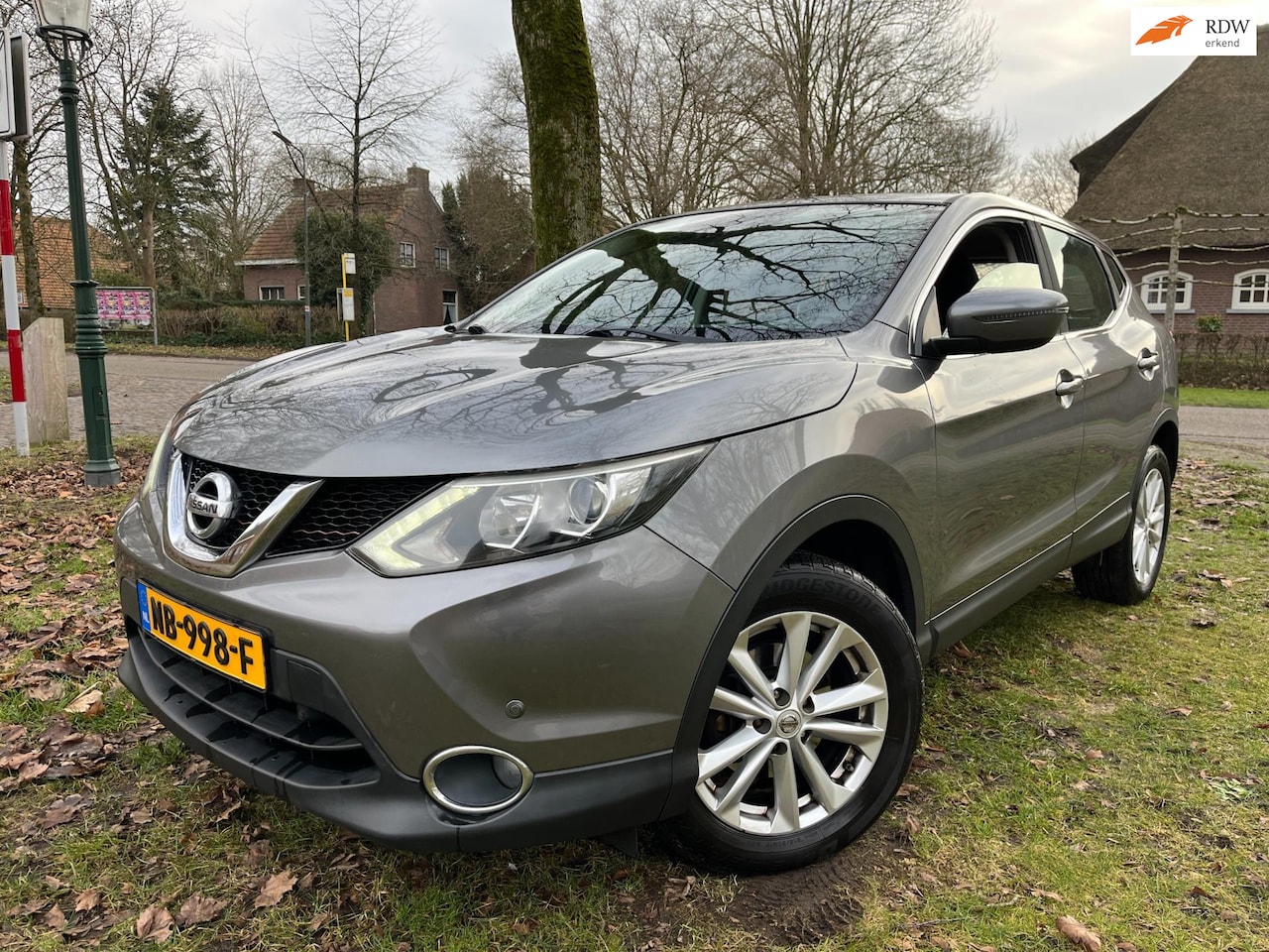 Nissan Qashqai - 1.2 Acenta met AC / LM / Nav / APK 26-1-2027 - AutoWereld.nl