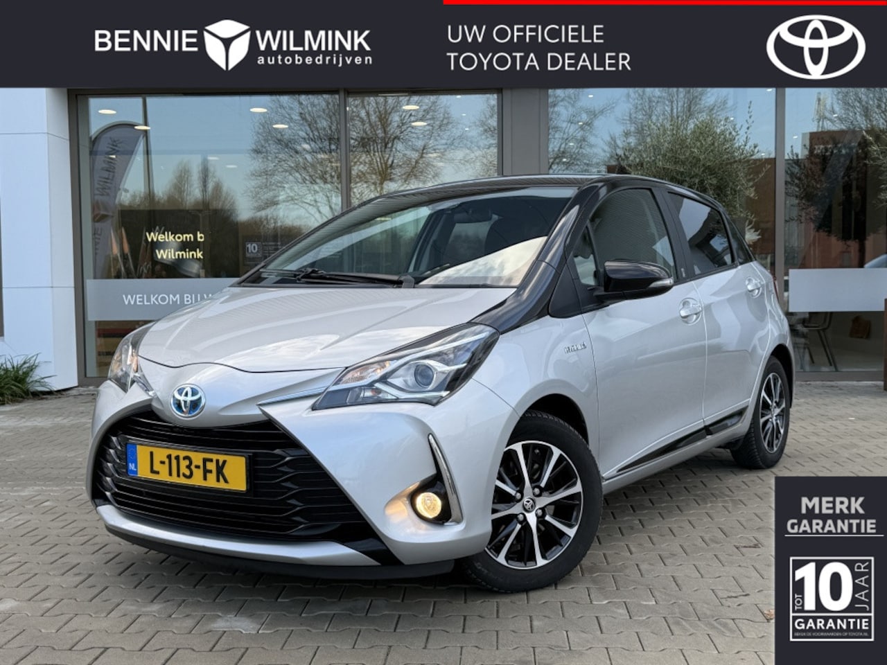 Toyota Yaris - 1.5 Hybrid Bi-Tone Active | Stoelverwarming | Navigatie - AutoWereld.nl