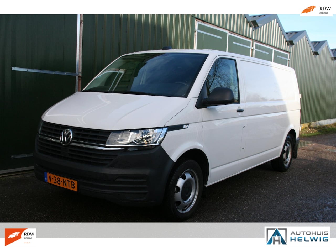 Volkswagen Transporter - 6.1 2.0 TDI L2H1 3200 Comfortline 199 PK AIRCO, NAVIGATIE, TREKHAAK - AutoWereld.nl