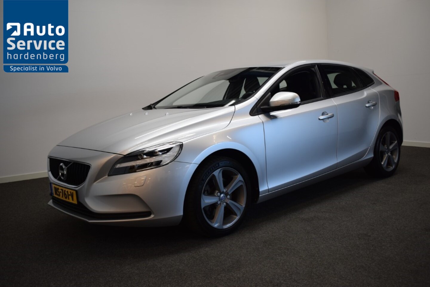 Volvo V40 - 2.0 T3 153pk Nordic+ Trekhaak 1500kg/ Navi/ Cruise/ 17"LMV/ PDC - AutoWereld.nl