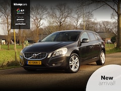 Volvo V60 - 1.6 T3 Kinetic | Cognac Leer | Navi | 17 inch