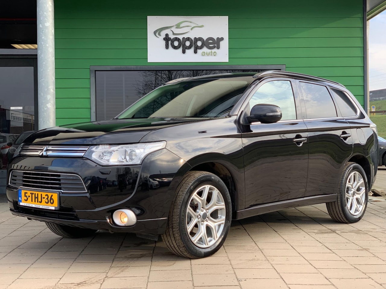 Mitsubishi Outlander - 2.0 PHEV instyle+ | Automaat | Camera | Navi | Trekhaak | - AutoWereld.nl