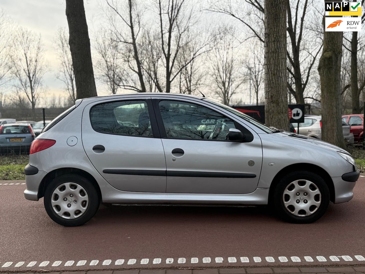Peugeot 206 - 1.4 X-Design APK!5DEURS!LAGE KM! - AutoWereld.nl