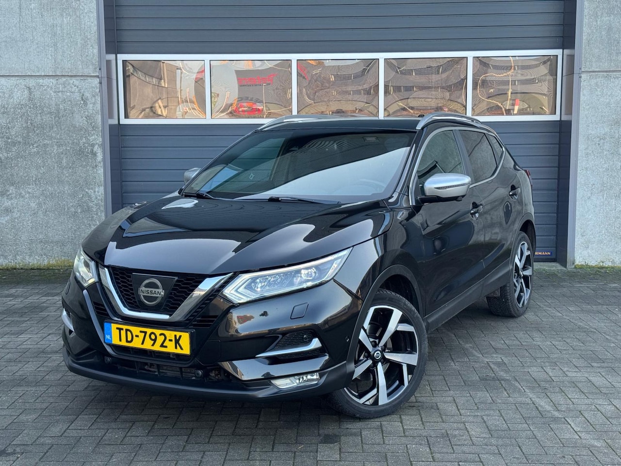 Nissan Qashqai - 1.2 Tekna + Nieuw model Nissan Qashqai 1.2 Tekna+ 116pk automaat! Panoramadak|Trekhaak - AutoWereld.nl