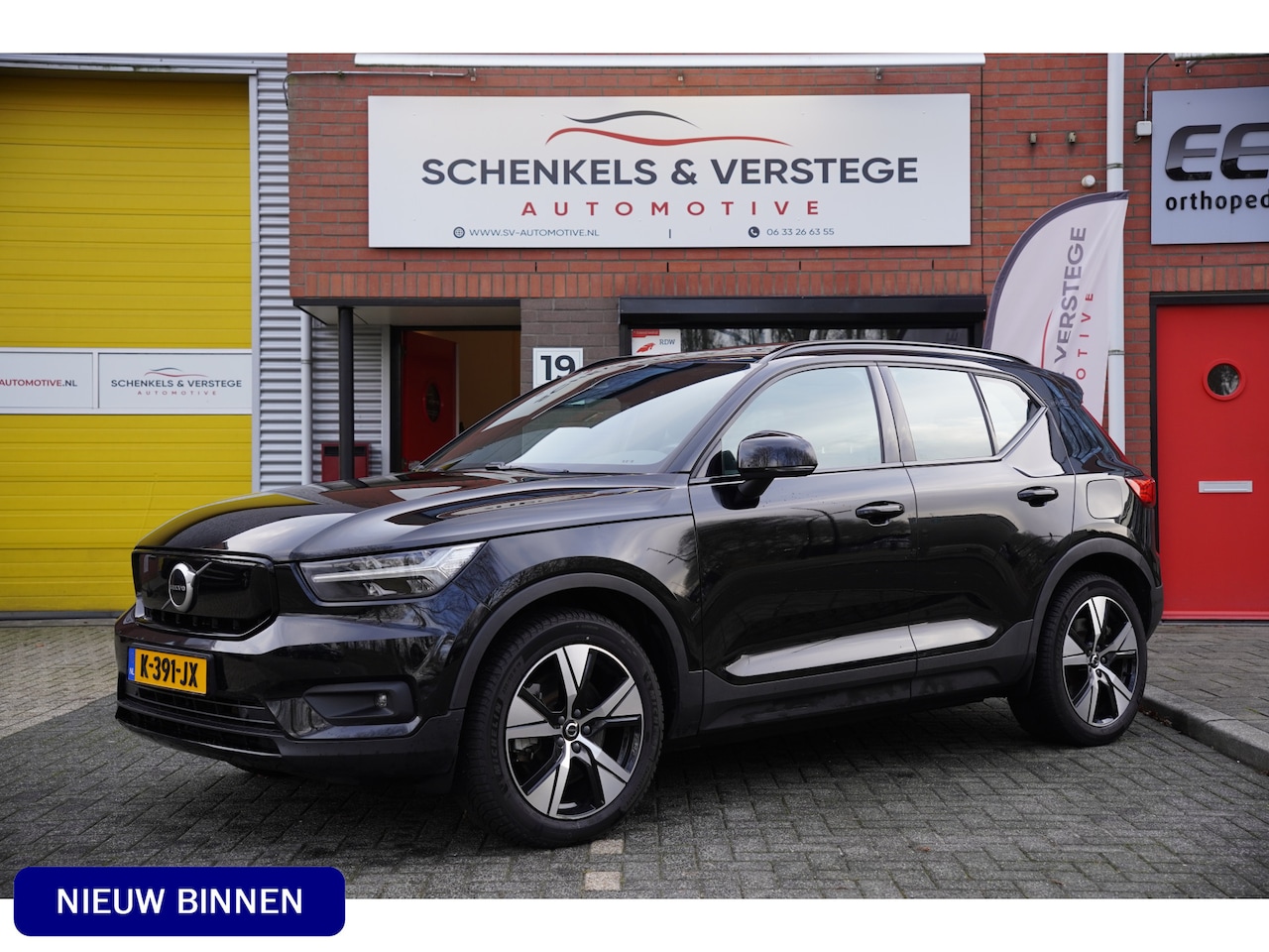 Volvo XC40 - Recharge P8 AWD R-Design / Panoramadak / Trekhaak / Harman Kardon - AutoWereld.nl