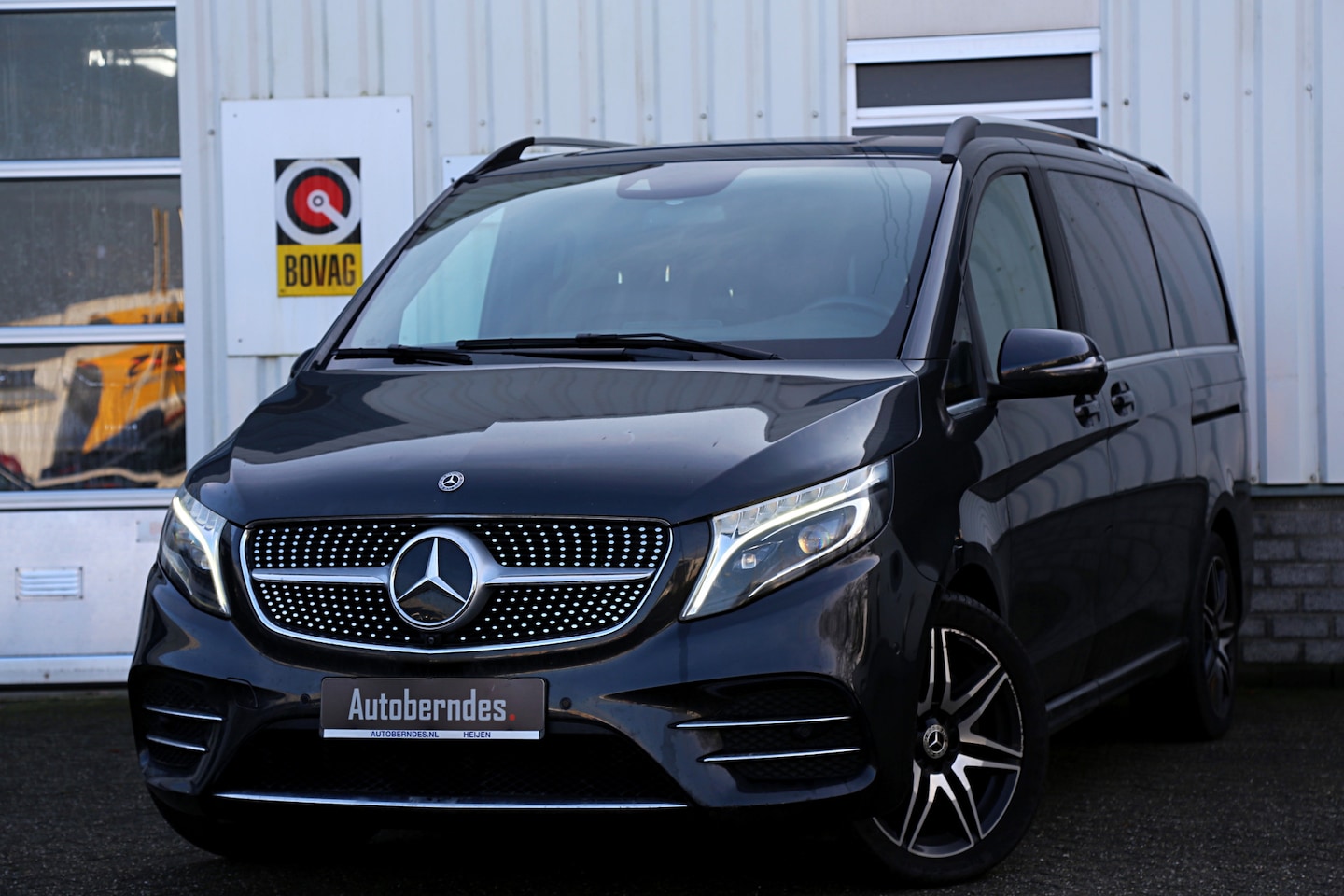 Mercedes-Benz V-klasse - 300d 239PK 7 Peroons AMG Lang*Ex BTW/Incl. BPM*Perfect MB Onderh.*Elek. Deuren/Sfeer/360Ca - AutoWereld.nl