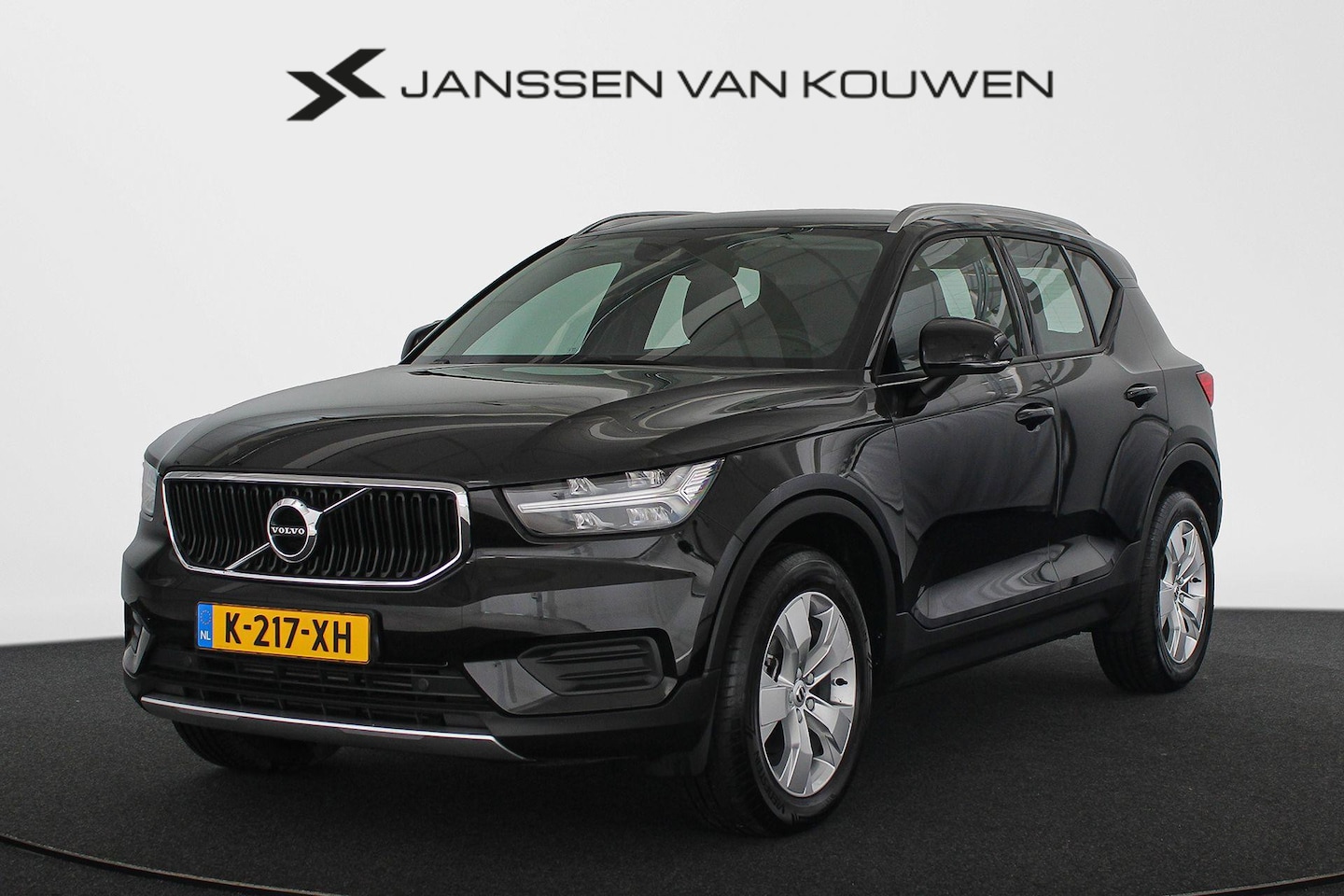 Volvo XC40 - 1.5 T2 Momentum Automaat / Navi / Carplay & Android / Dealer onderhouden - AutoWereld.nl