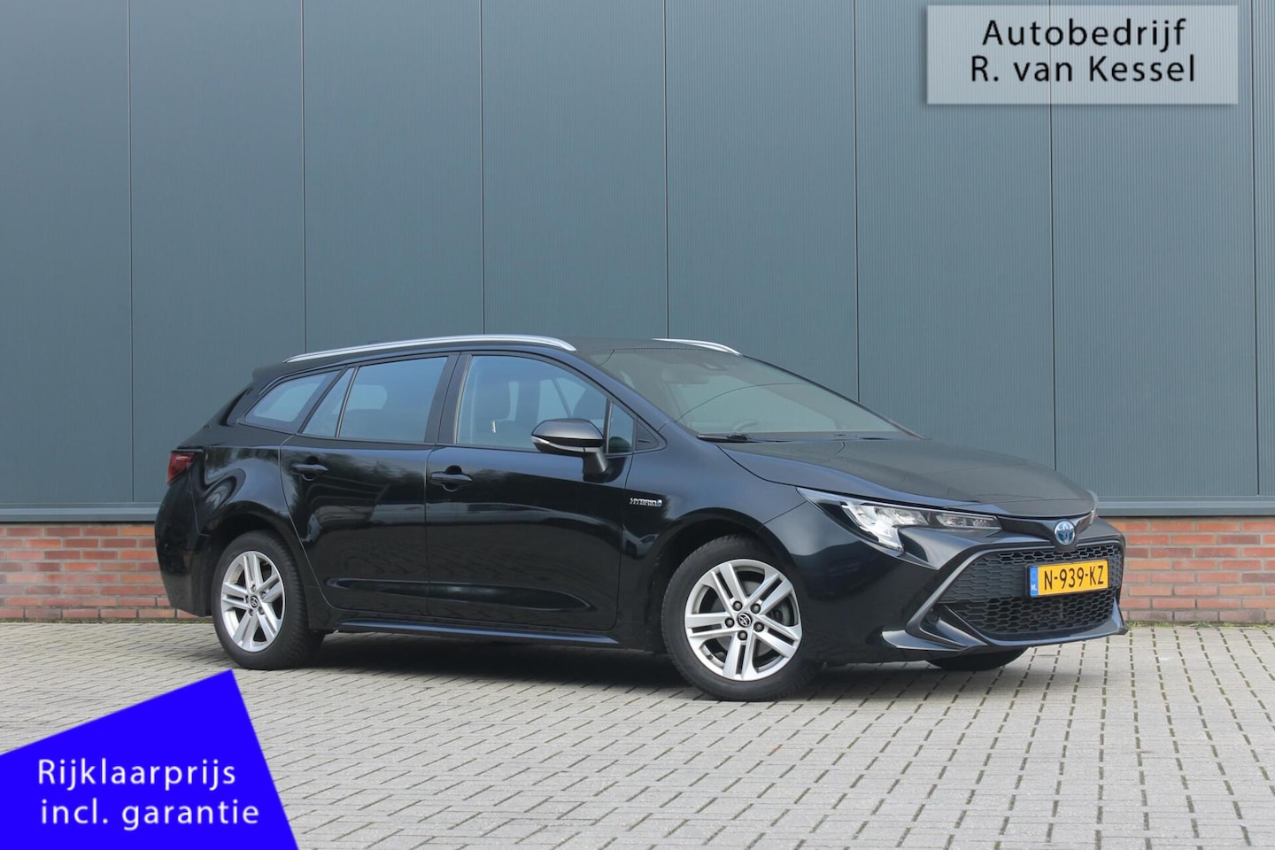 Toyota Corolla Touring Sports - 1.8 Hybrid Active I 1e Eig. I Allseason banden I NL-auto - AutoWereld.nl