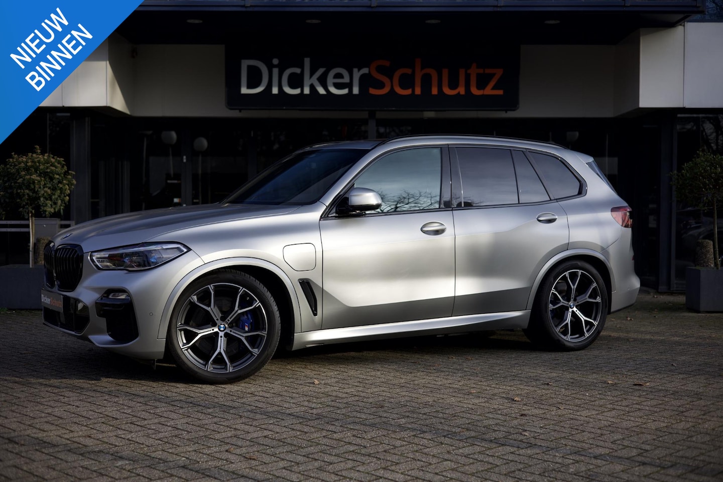 BMW X5 - xDrive45e M Sport | Pano | Trekhaak | Carbon - AutoWereld.nl