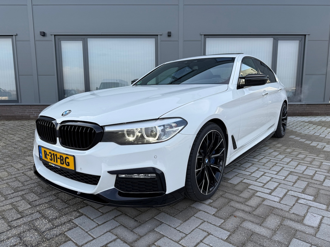 BMW 5-serie - 540i High Executive // 500 PK // M-Pakket // Schuif.k dak // - AutoWereld.nl