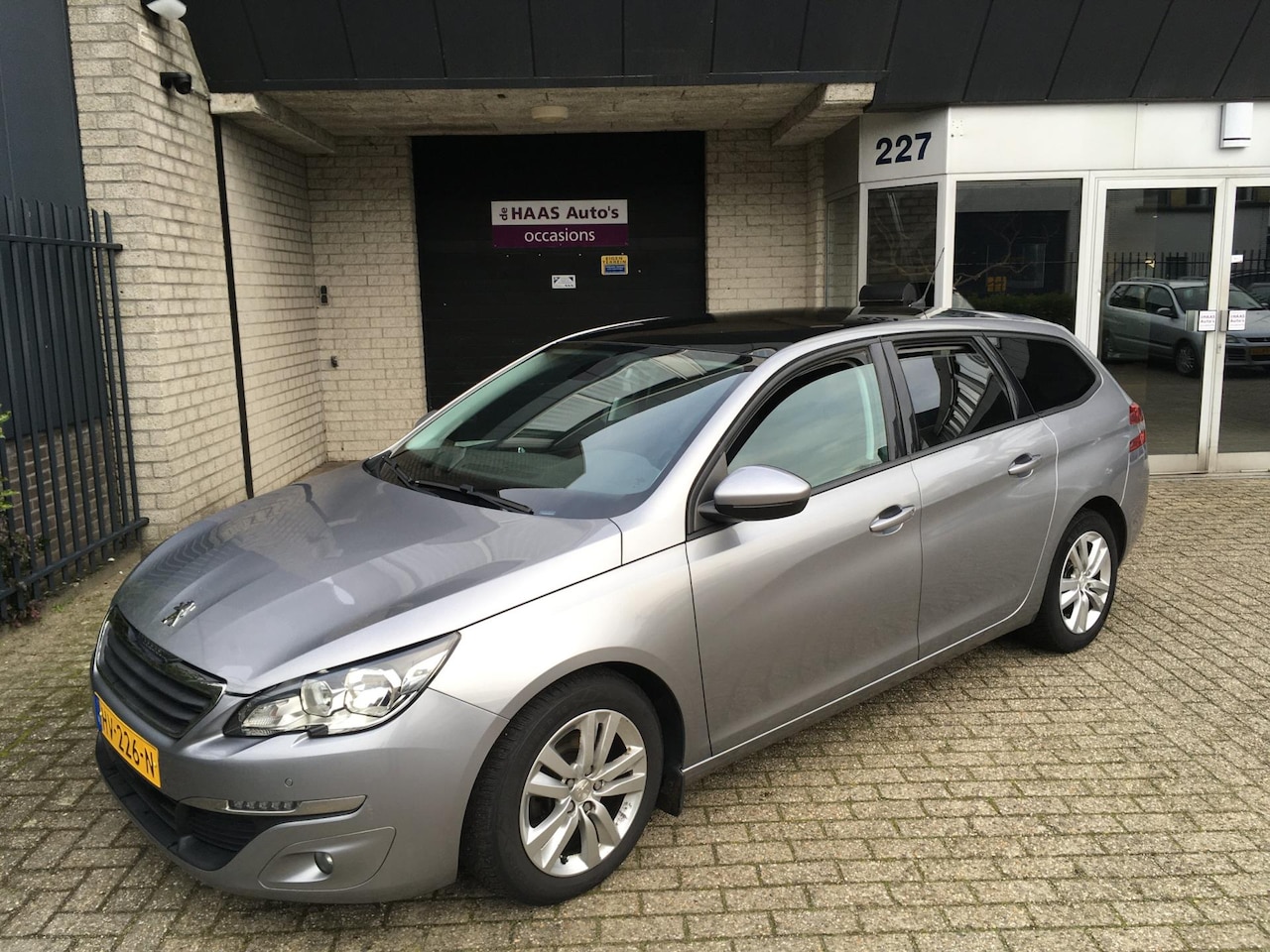 Peugeot 308 SW - 1.6 BlueHDI Blue Lease Executive Pack / CAMERA / NAVI / MOOIE AUTO - AutoWereld.nl