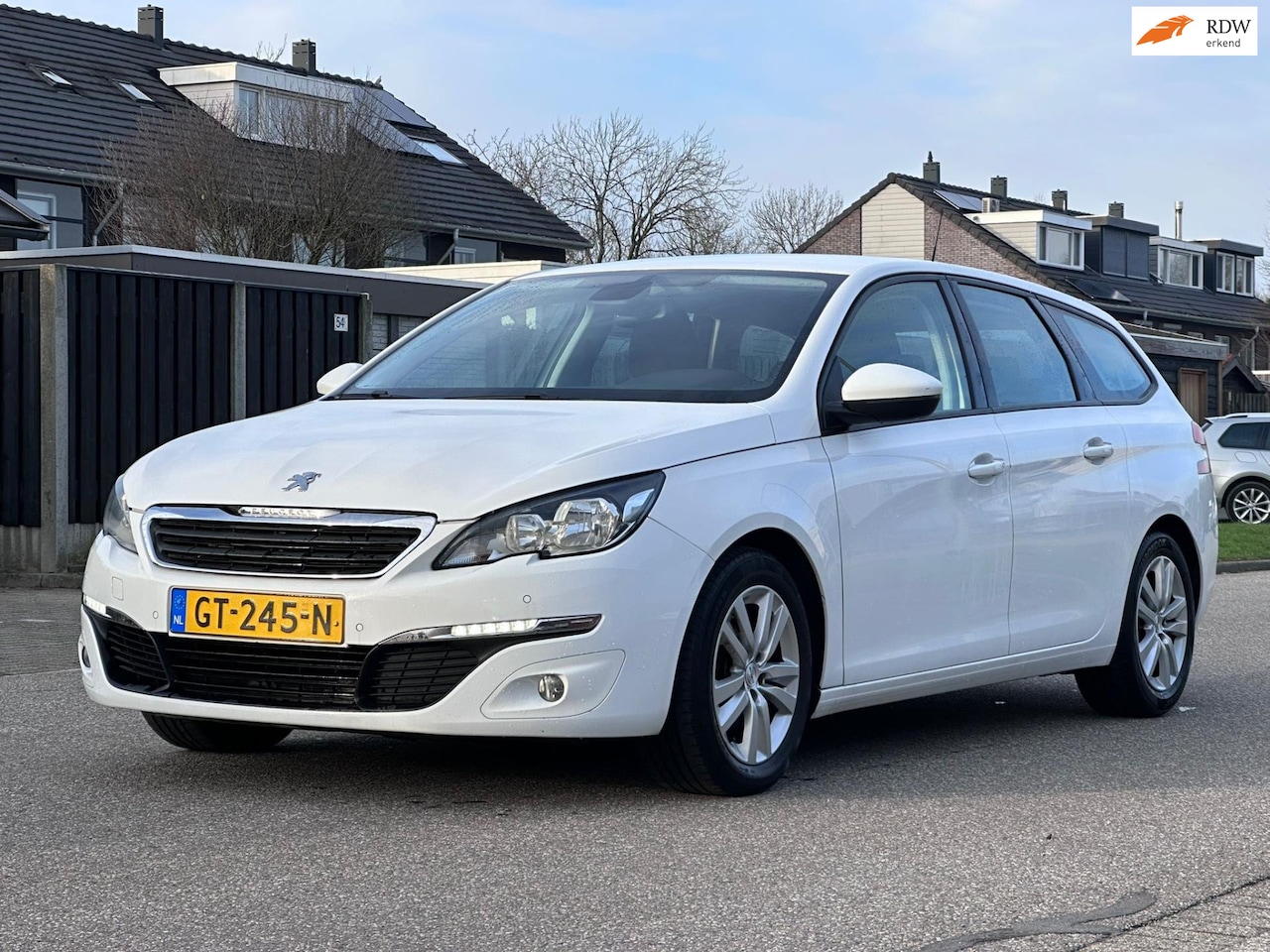 Peugeot 308 SW - 1.2 e-THP Allure Acteruit camera*Navigatie*Cruise*Cruise*Clima*Trekhaak*Dealer onderhouden - AutoWereld.nl