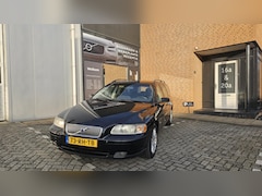 Volvo V70 - 2.5T Momentum Nieuwe Distributie