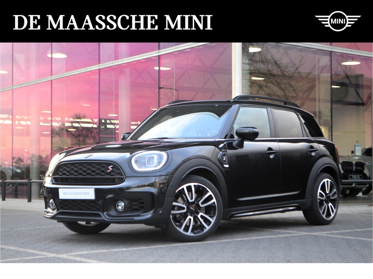 MINI Countryman - Cooper S JCW Automaat / Panoramadak / Achteruitrijcamera / LED / Head-Up / Park Assistant - AutoWereld.nl