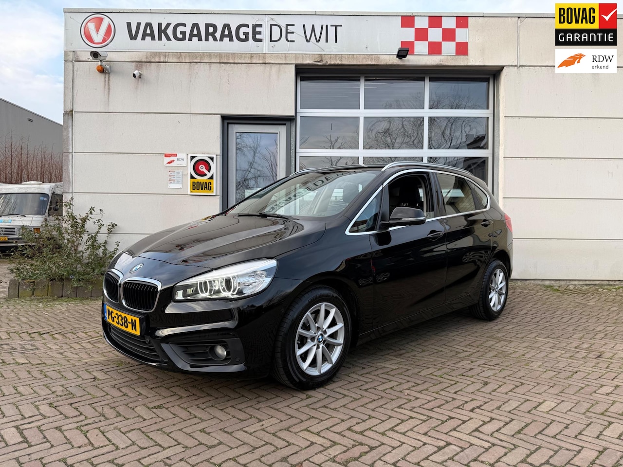 BMW 2-serie Active Tourer - 216i Centennial High Executive | Dealer onderhouden - AutoWereld.nl