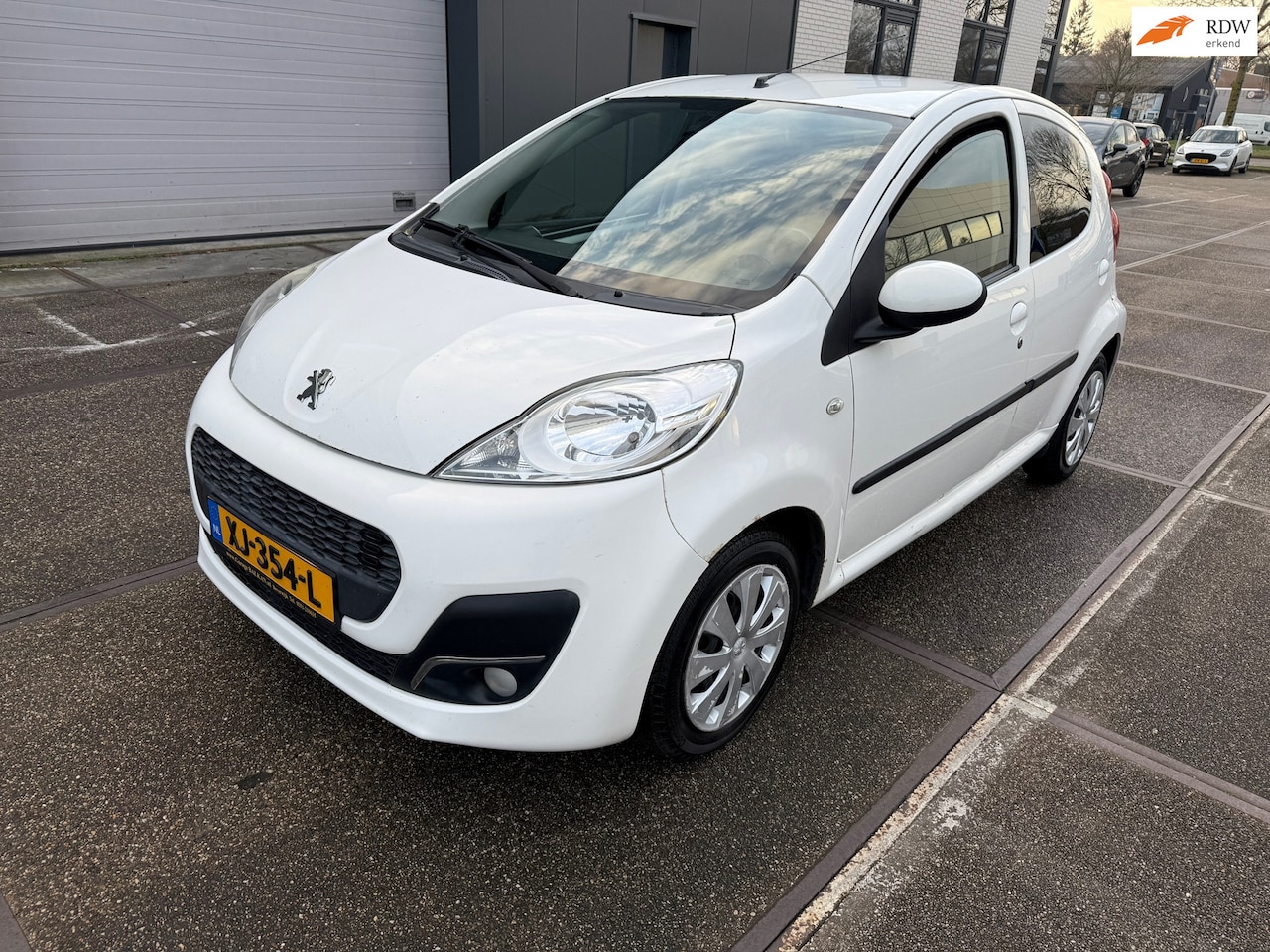 Peugeot 107 - 1.0 Access Accent / APK / AIRCO / ELEK RAMEN / 5DRS / 2 SLEUTELS / ZEER NETTE AUTO!!! - AutoWereld.nl