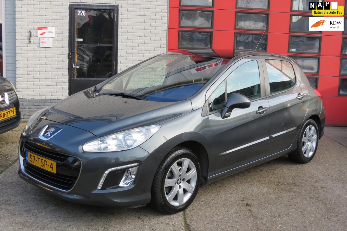 Peugeot 308 - 1.6 VTi Active 1.6 VTi Active , AIRCO, NAVI , 5 DEURS, PANO DAK - AutoWereld.nl