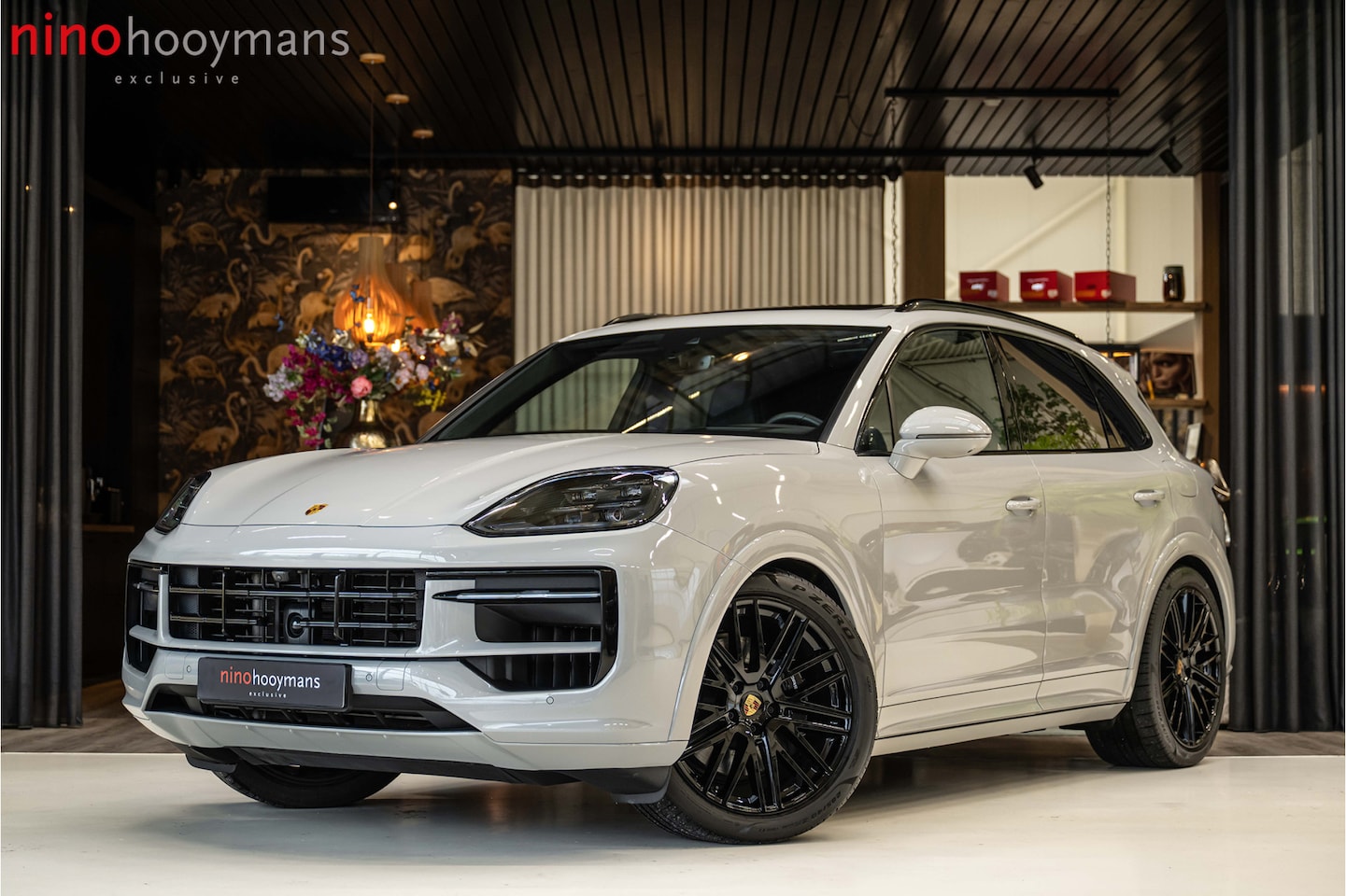 Porsche Cayenne - 3.0 E-Hybrid | achterassturing | Sport design | 18 weg | bijrijder display | pano | Soft c - AutoWereld.nl