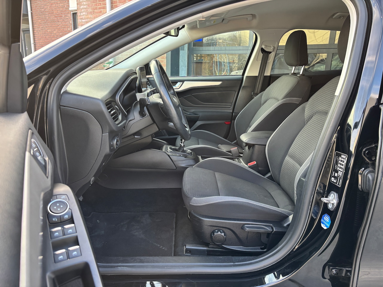 Ford Focus Wagon - 1.0 EcoBoost Trend Edition Business | 125pk. Navi. Voorruit verw. Winterpakket. Cruise. Etc.