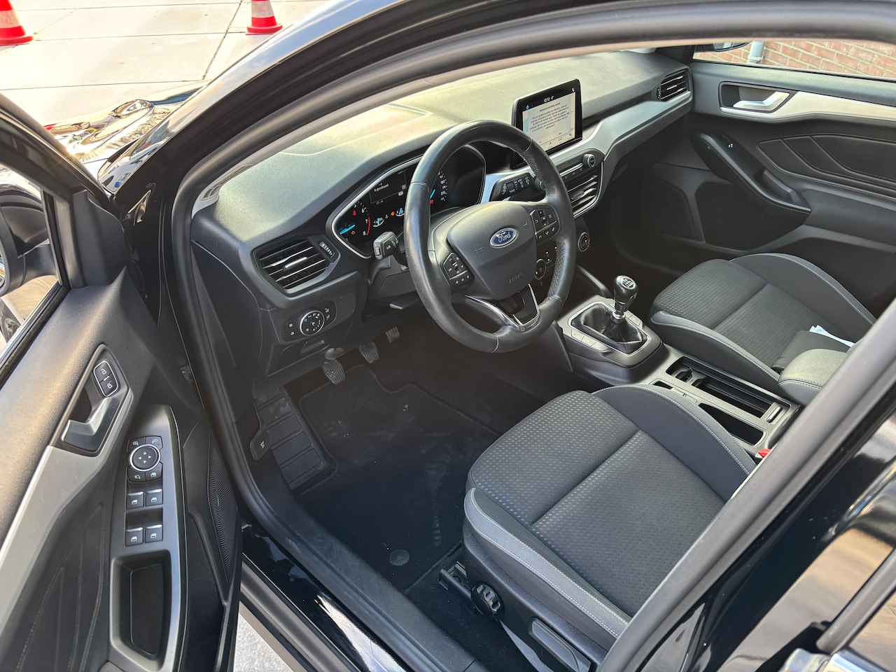 Ford Focus Wagon - 1.0 EcoBoost Trend Edition Business | 125pk. Navi. Voorruit verw. Winterpakket. Cruise. Etc.