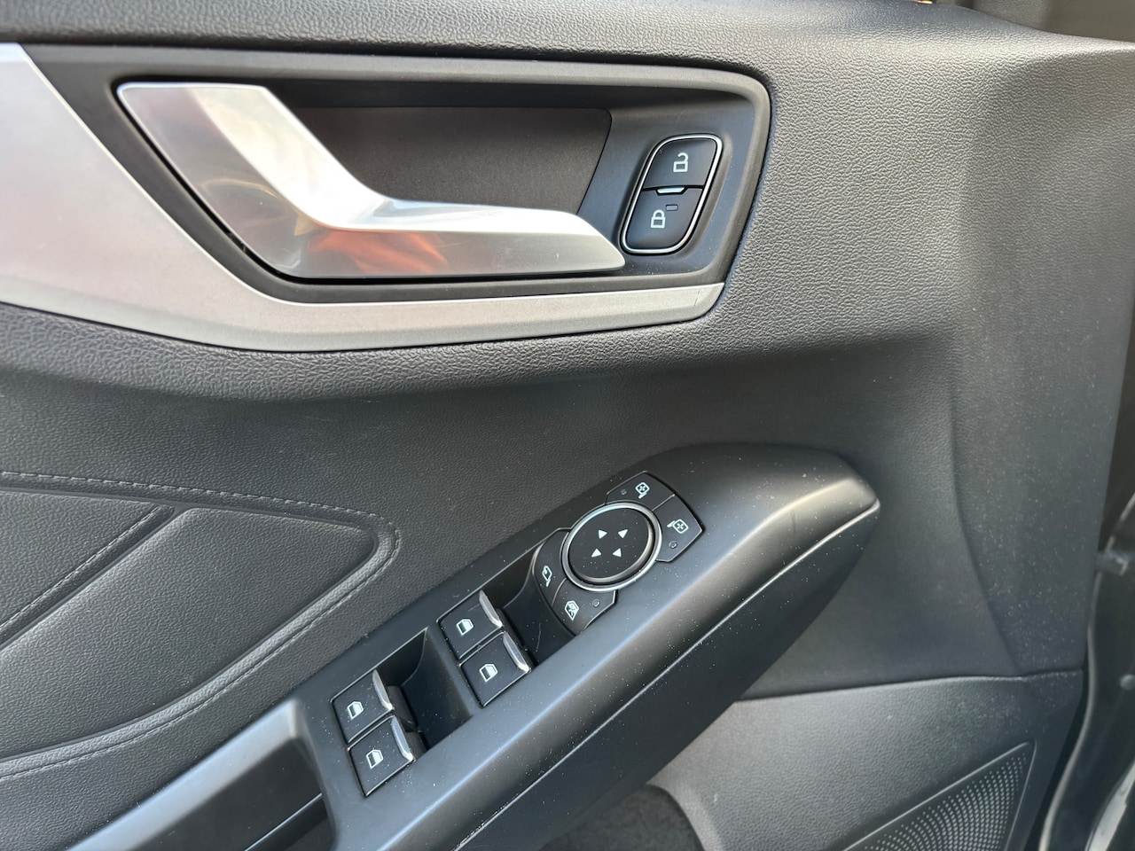 Ford Focus Wagon - 1.0 EcoBoost Trend Edition Business | 125pk. Navi. Voorruit verw. Winterpakket. Cruise. Etc.