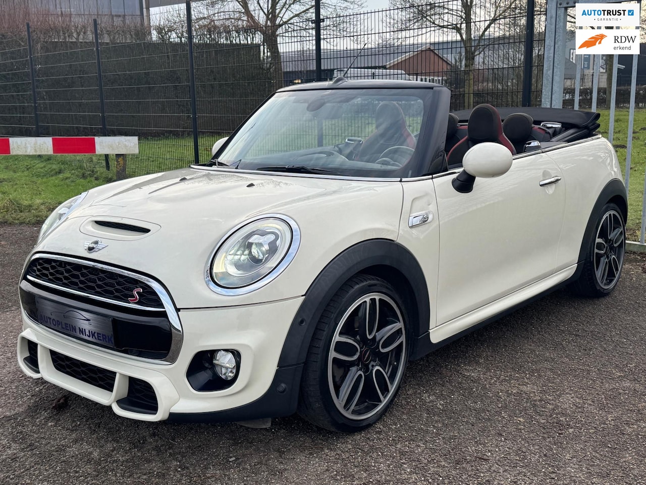 MINI Cabrio - Mini 2.0 Cooper S Chili Serious Business LED 18inch - AutoWereld.nl