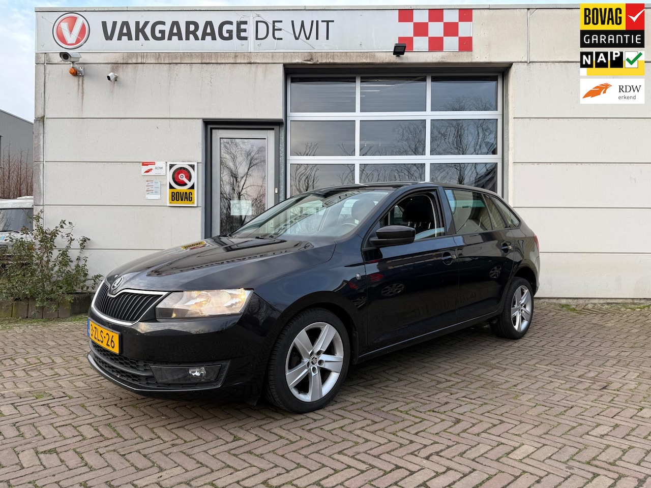 Skoda Rapid Spaceback - 1.2 TSI Greentech Style Edition | Pano | 16" - AutoWereld.nl