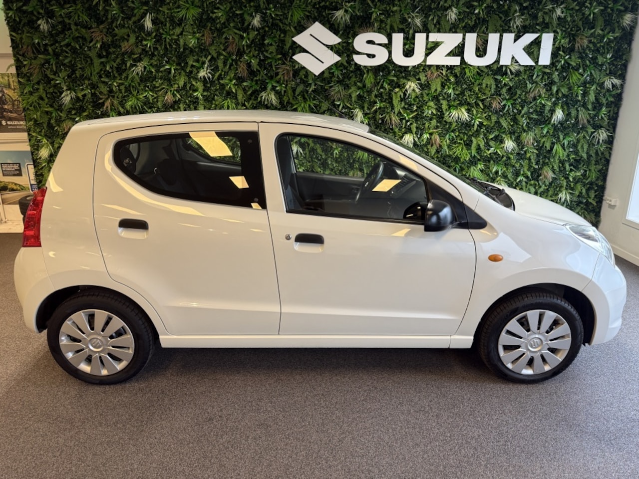 Suzuki Alto - Airconditioning Weinig KM's 1.0 Comfort Originele radio/CD Electrische ramen Getint glas - AutoWereld.nl