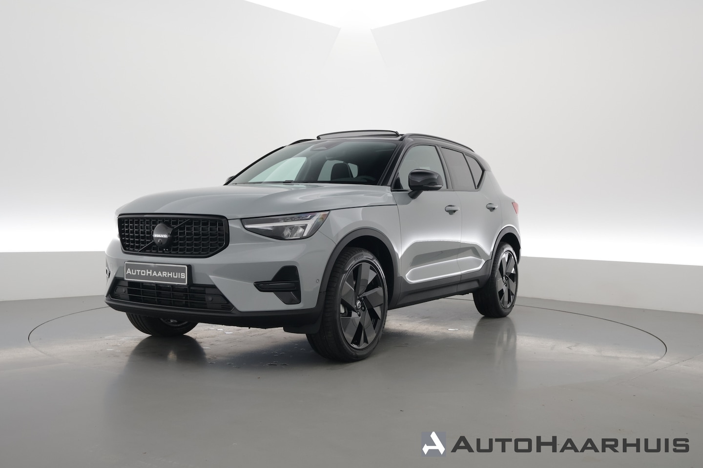 Volvo XC40 - B3 Plus Black Edition | Pano | Keyless | H&K | 360Cam| Stoel- Stuurverw. | CarPlay | Pilot - AutoWereld.nl