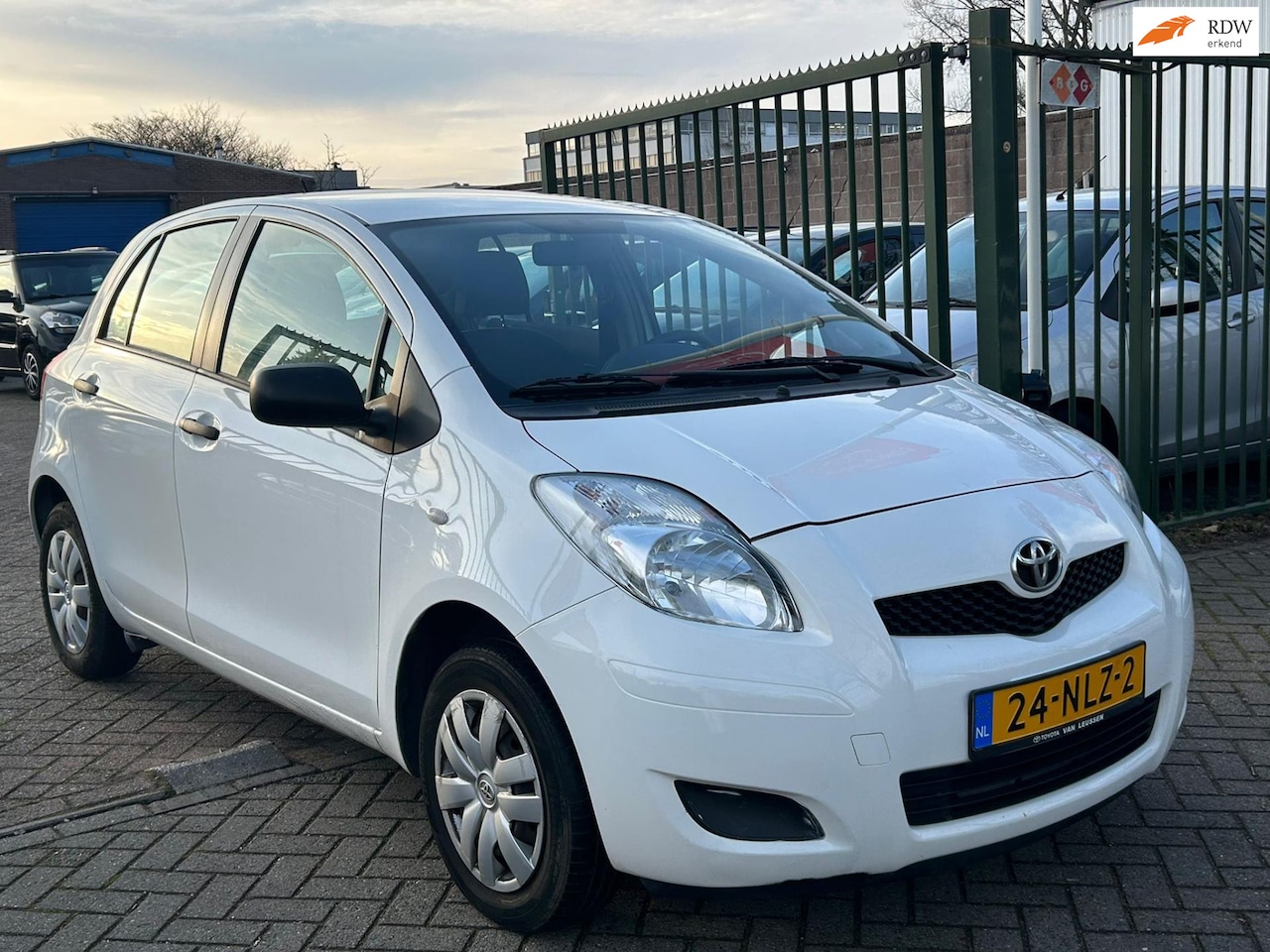 Toyota Yaris - 1.0 VVTi Acces 1e eigenaar airco elektrische ramen cv op afs - AutoWereld.nl