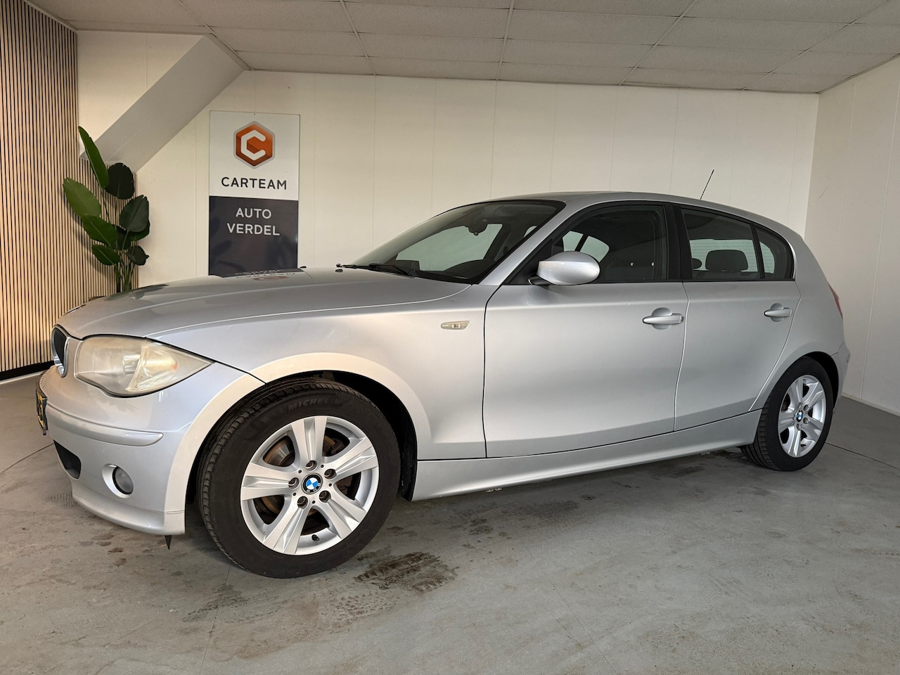 BMW 1-serie - 118i AIRCO, LMV, NAVIGATIE - AutoWereld.nl