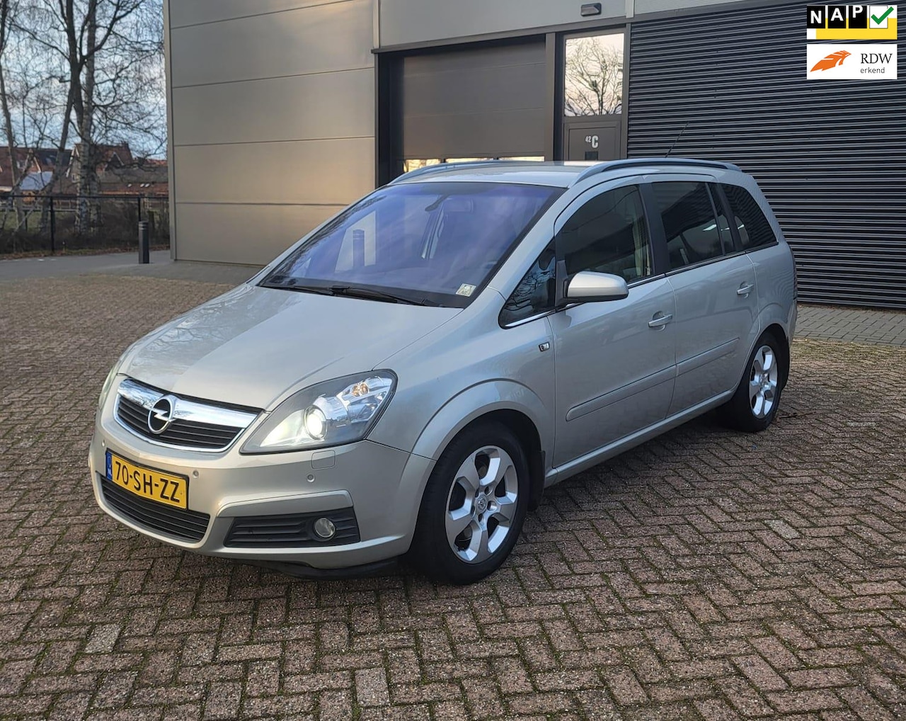 Opel Zafira - 2.2 Cosmo 2.2 Cosmo, Automaat, Xenon, Carplay, Trekhaak! - AutoWereld.nl