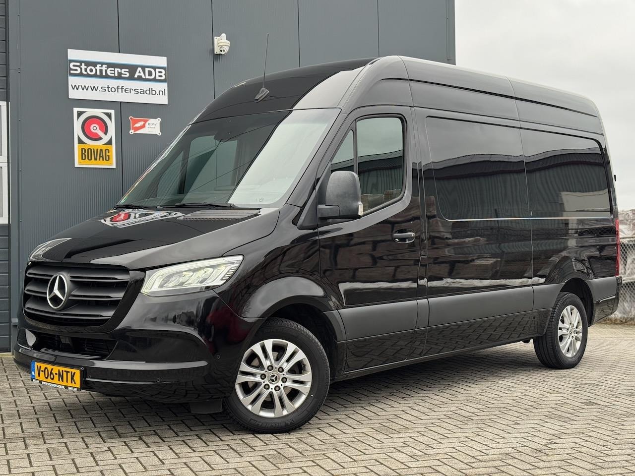 Mercedes-Benz Sprinter - 319 3.0 CDI V6 L2H2 Automaat | Navi | Cruise | LED | Airco | Lichtmetaal | Trekhaak 3500KG - AutoWereld.nl
