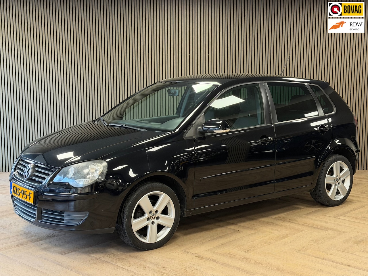 Volkswagen Polo - 1.2-12V BLACK EDITION AIRCO PDC STOELVERWARMING BLUETOOTH - AutoWereld.nl