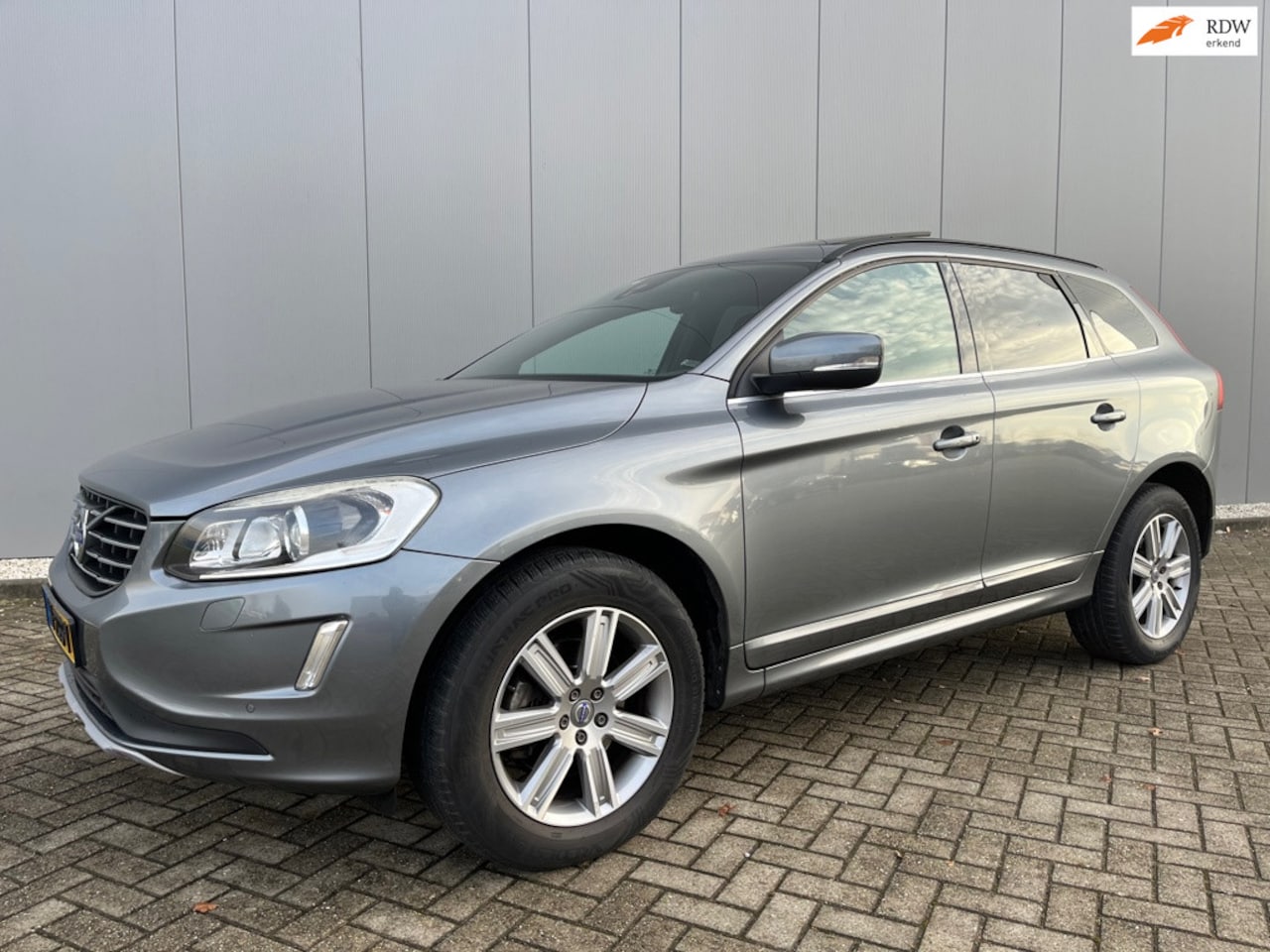 Volvo XC60 - 2.0 D4 FWD Summum/ PANO - AutoWereld.nl