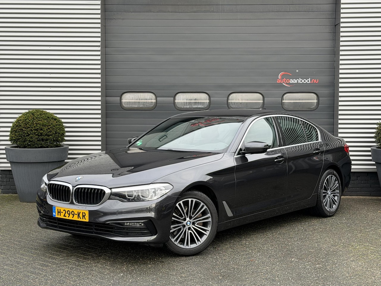 BMW 5-serie - 520i Executive Edition | Navigatie | Lederen Bekleding | 18 Inch Lichtmetalen Velgen | Cru - AutoWereld.nl