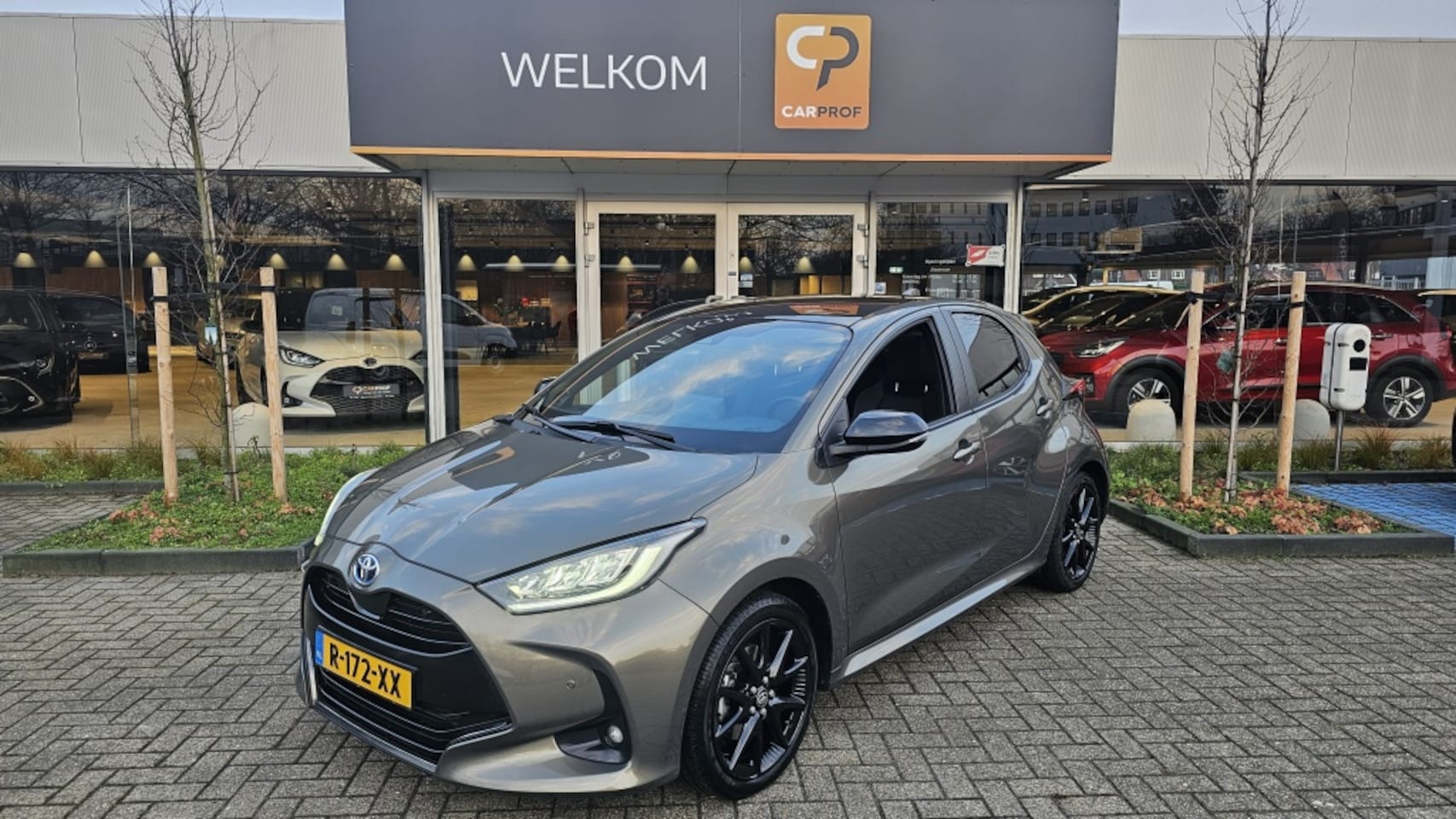 Toyota Yaris - 1.5 Hybride Executive NLauto | All-in | zomer / winter | Dealero - AutoWereld.nl