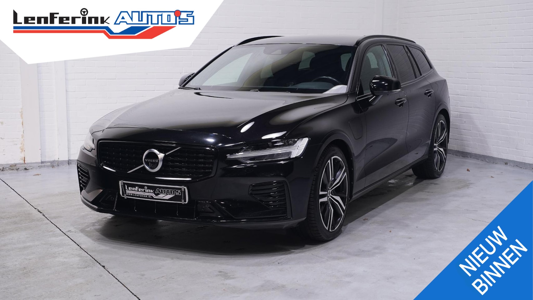 Volvo V60 - 2.0 T6 Recharge AWD R-Design Black-line private-glas Navigatie electr achterklep afneembar - AutoWereld.nl